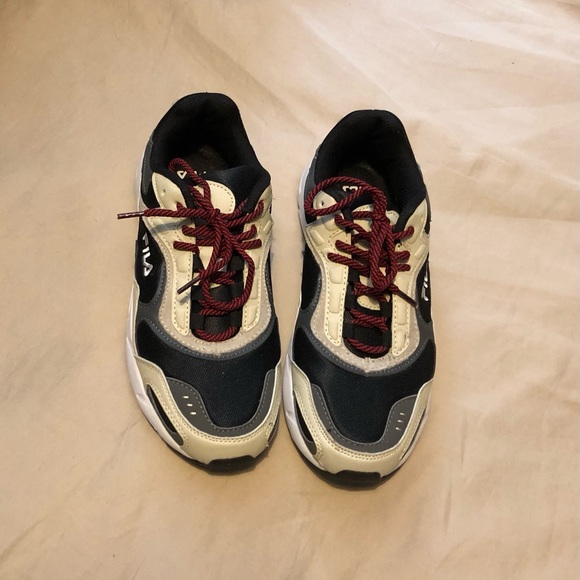 Fila runners. I bought them at winners and wore them once - Picture 6 of 6